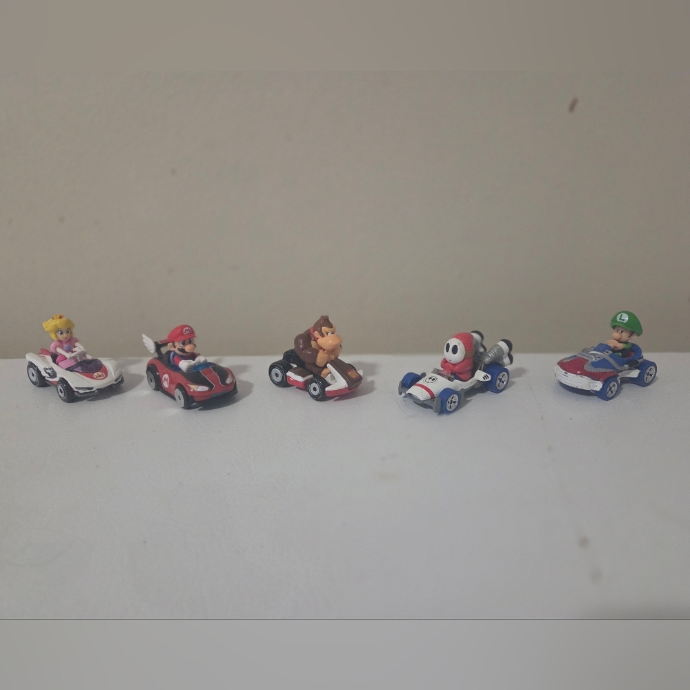 Hot Wheels Mario Kart die-cast vehicles set of 5